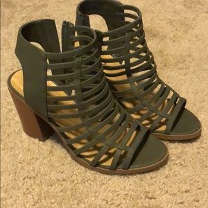 Meet your Posher, Brandi